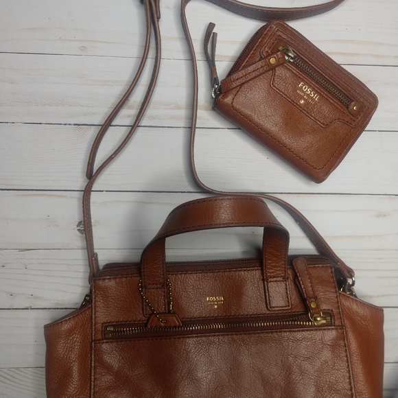 Fossil Handbags - Foss brown leather purse and wallet set